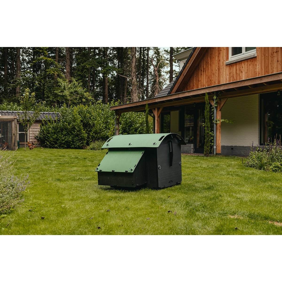 Nestra Large Ground Chicken Coop - QC Supply -