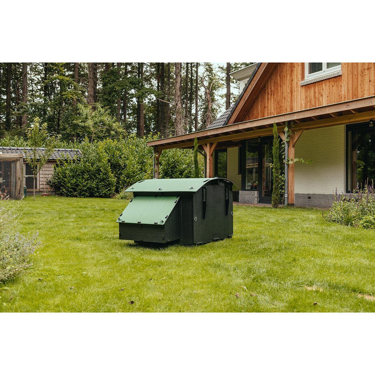 Nestra Large Ground Chicken Coop - QC Supply -