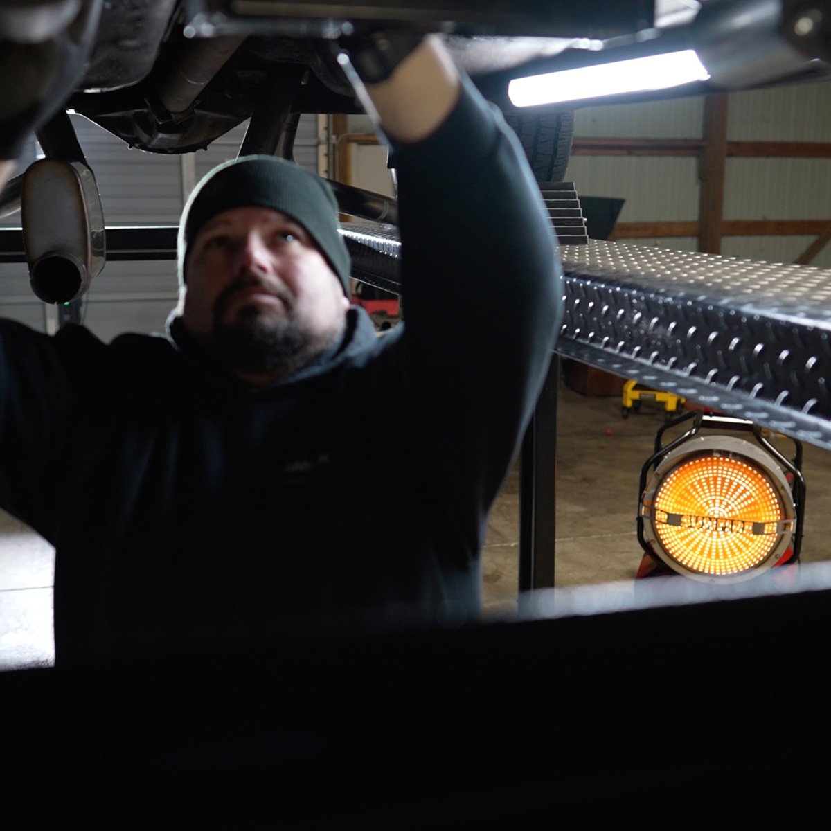 Sunfire SF120 Portable indoor/Outdoor Radiant Diesel/Kerosene Heater - 120,000 BTU - QC Supply -