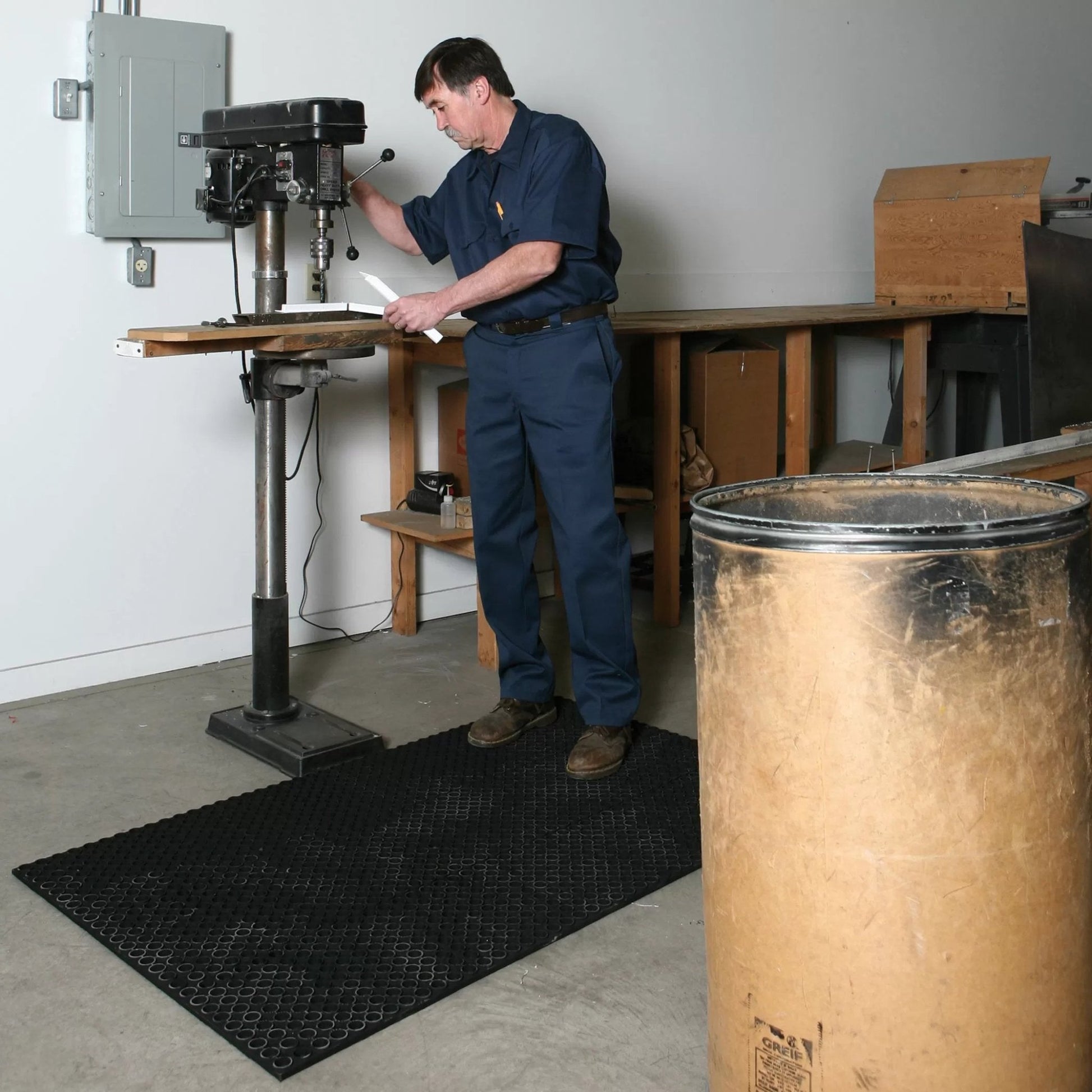 Suretrac Anti - Fatigue Floor Mat - 39" x 59" - QC Supply -